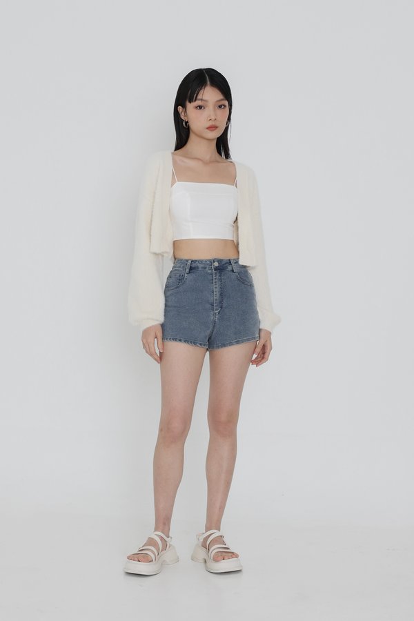 *TPZ* MUST HAVE DENIM SHORTS 4.0 IN MID WASH