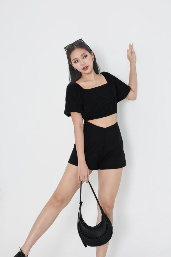 *TPZ* THE V HIGH WAISTED SHORTS IN BLACK