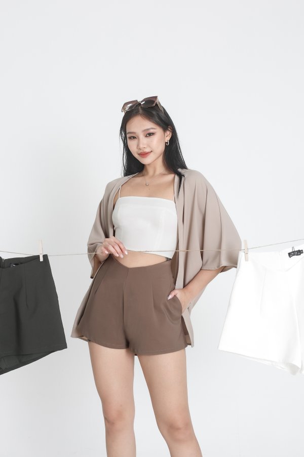 *TPZ* THE V HIGH WAISTED SHORTS IN MOCHA