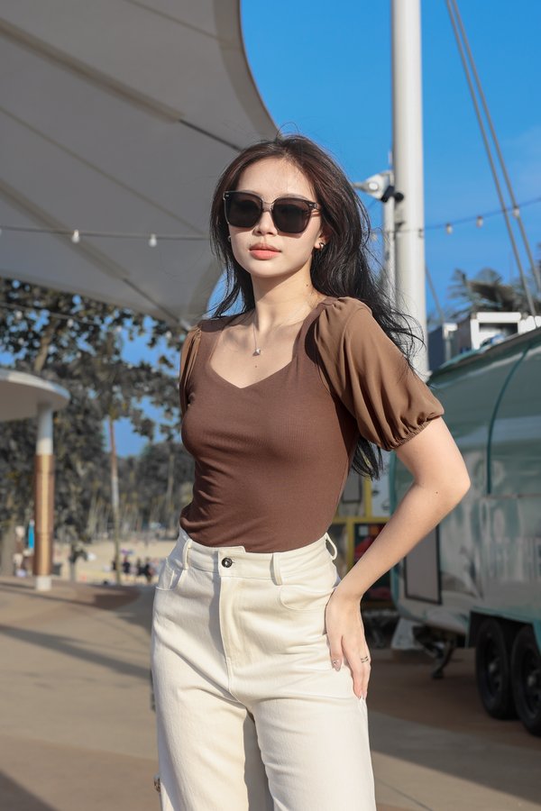 *TPZ* REFINED SWEETHEART RIBBED TOP IN MOCHA