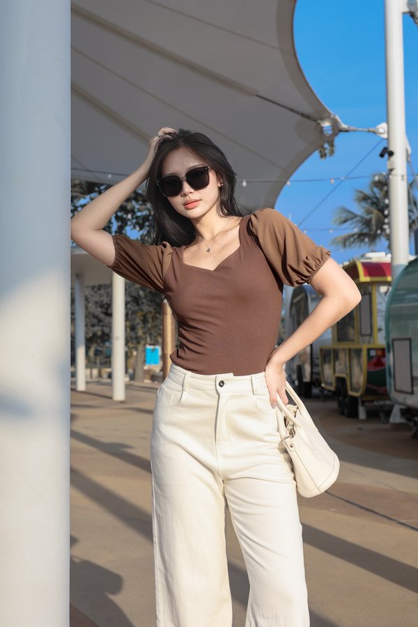 *TPZ* REFINED SWEETHEART RIBBED TOP IN MOCHA