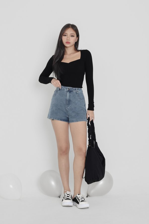 *TPZ* MUST HAVE DENIM SHORTS 5.0 IN MID WASH
