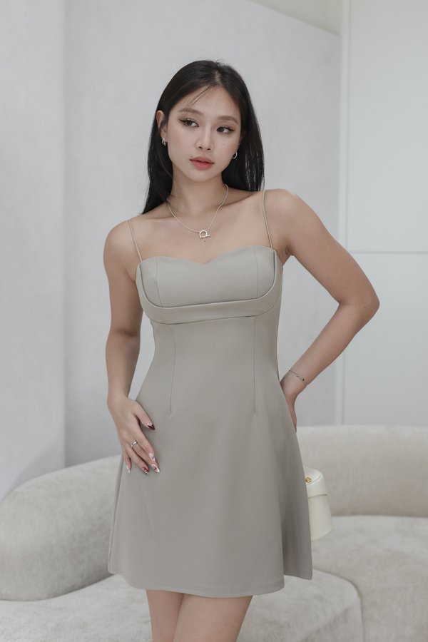 *TPZ* POSH SWEETHEART DRESS IN TAUPE