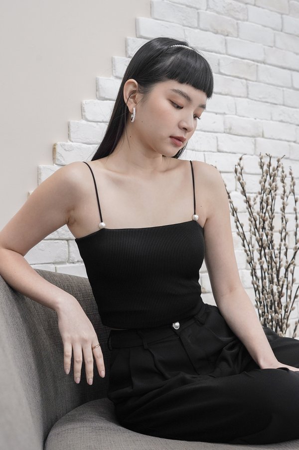 *TPZ* CHARM PEARL PLEATED TOP IN BLACK 