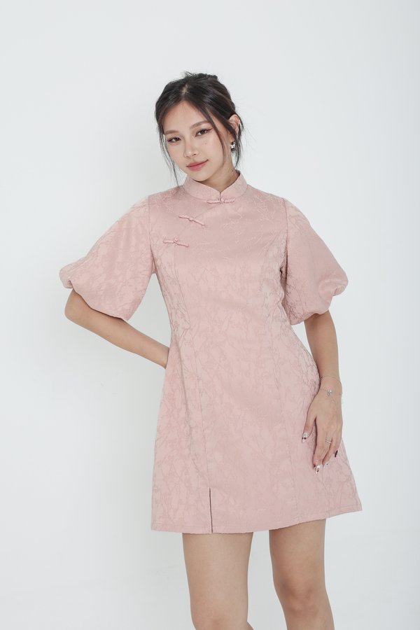 *TPZ* PROSPERITY BUBBLE SLEEVES CHEONGSAM *WITH DETACHABLE SHORTS* IN DUSTY PINK
