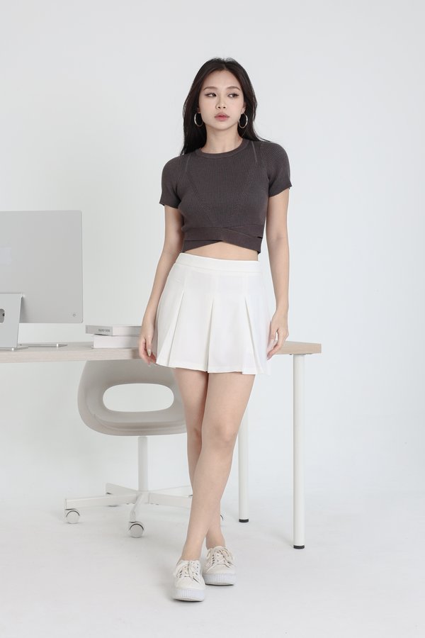 *TPZ* DYNAMIC PLEATED SKORTS IN WHITE