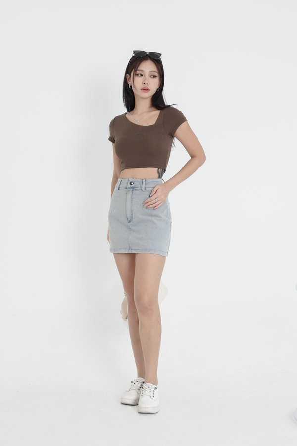 *TPZ* PERFECT CUT BASIC TOP (CROPPED) IN OLIVE BROWN