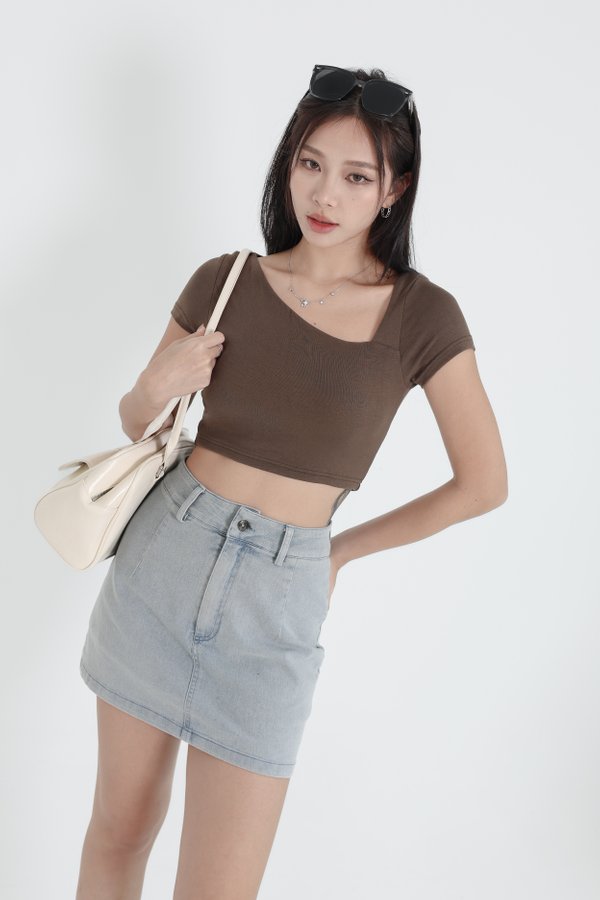 *TPZ* PERFECT CUT BASIC TOP (CROPPED) IN OLIVE BROWN