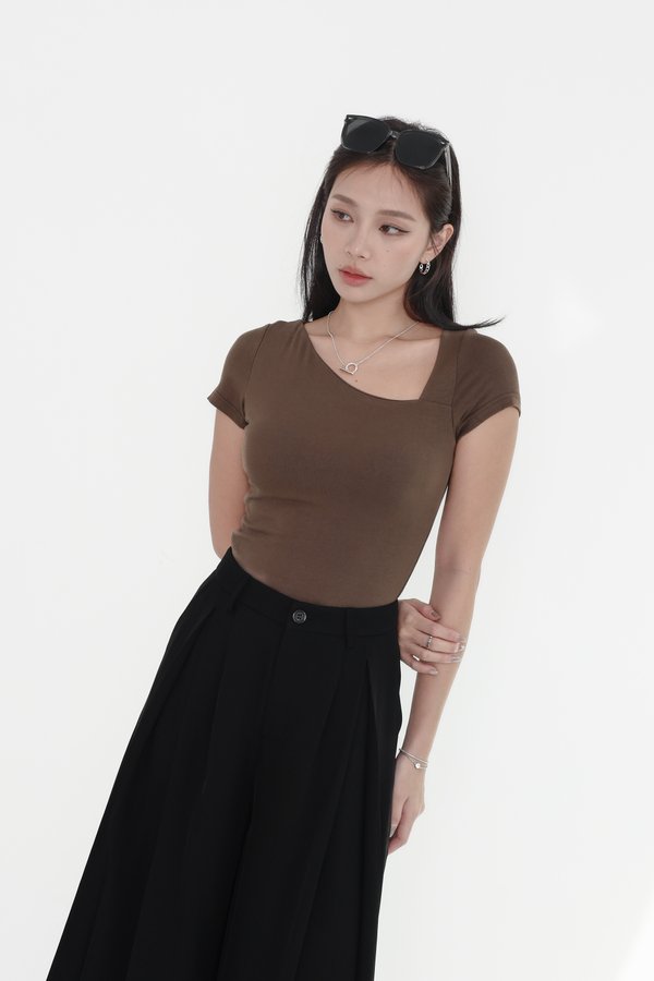 *TPZ* PERFECT CUT BASIC TOP (REGULAR) IN OLIVE BROWN