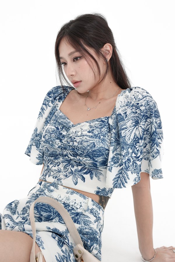 *TPZ* DYNASTY FLUTTER SLEEVES TOP 2.0 IN FRENCH BLUE TOILE