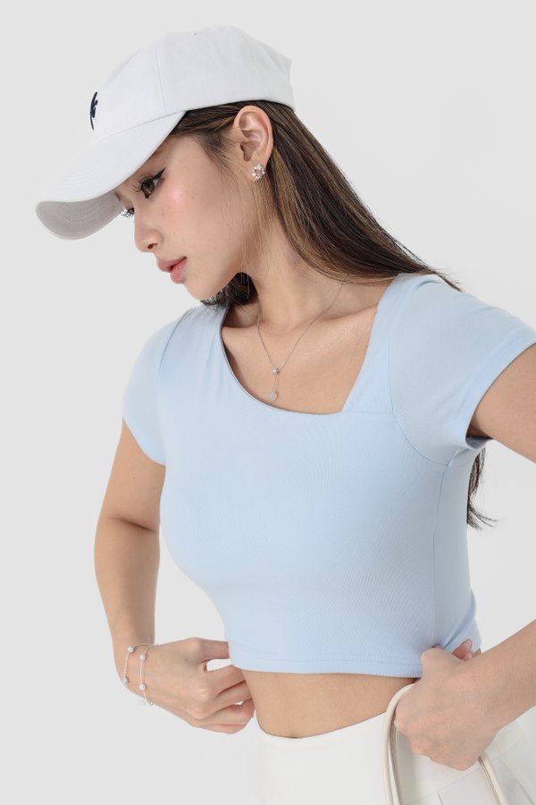 *TPZ* PERFECT CUT BASIC TOP (CROPPED) IN BABY BLUE