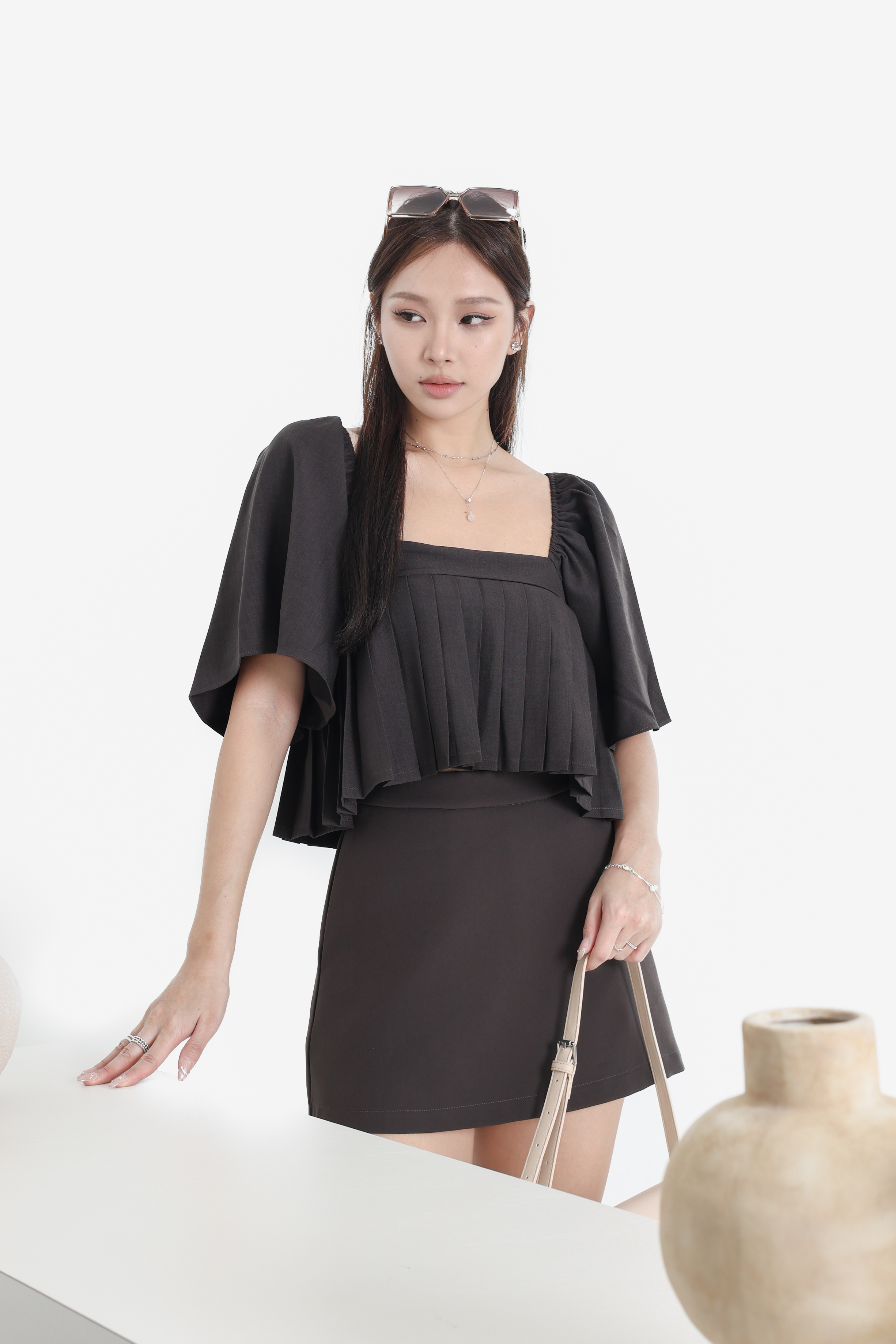 TPZ* HAUS PLEATED FLUTTER TOP IN GUNMETAL OAK | TOPAZETTE