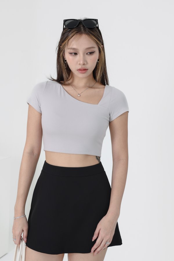 *TPZ* PERFECT CUT BASIC TOP (CROPPED) IN LIGHT TAUPE