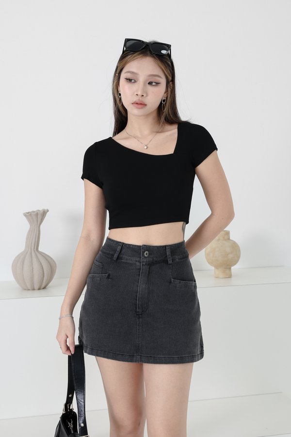 *TPZ* PERFECT CUT BASIC TOP (CROPPED) IN BLACK 