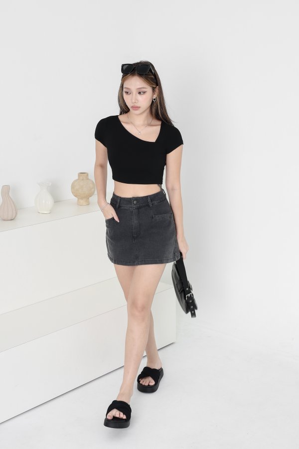 *TPZ* PERFECT CUT BASIC TOP (CROPPED) IN BLACK 
