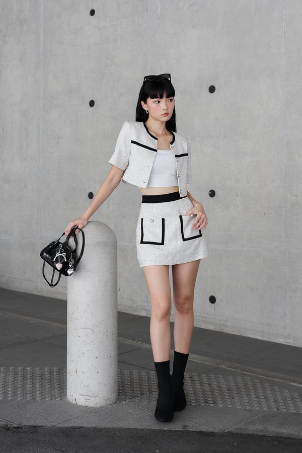 *TPZ* HEIRESS TWEED SKORTS IN GREYISH WHITE BASE WITH BLACK THREADS