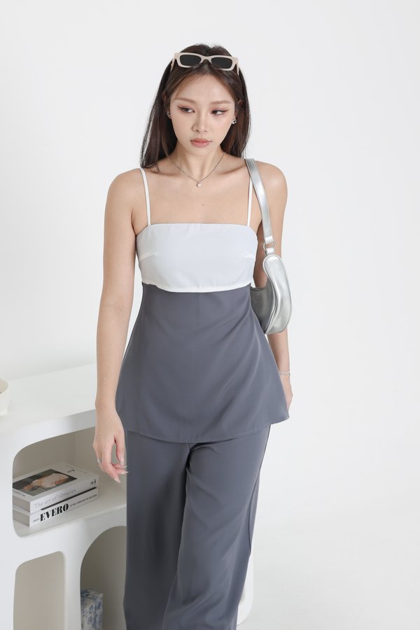*TPZ* DOVE COLOURBLOCK PADDED TOP IN GREYISH BLUE ON WHITE 
