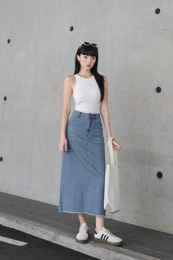 *TPZ* SOLO DENIM SKIRT IN MID WASH