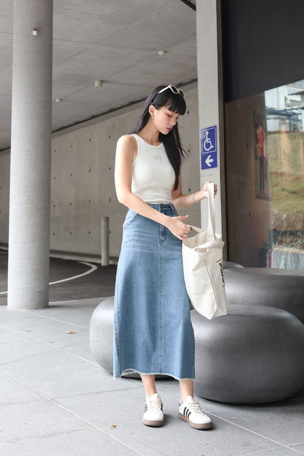 *TPZ* SOLO DENIM SKIRT IN MID WASH