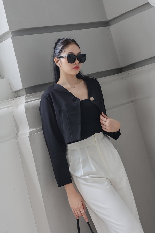 *TPZ* INTUITION CROP BLAZER IN BLACK