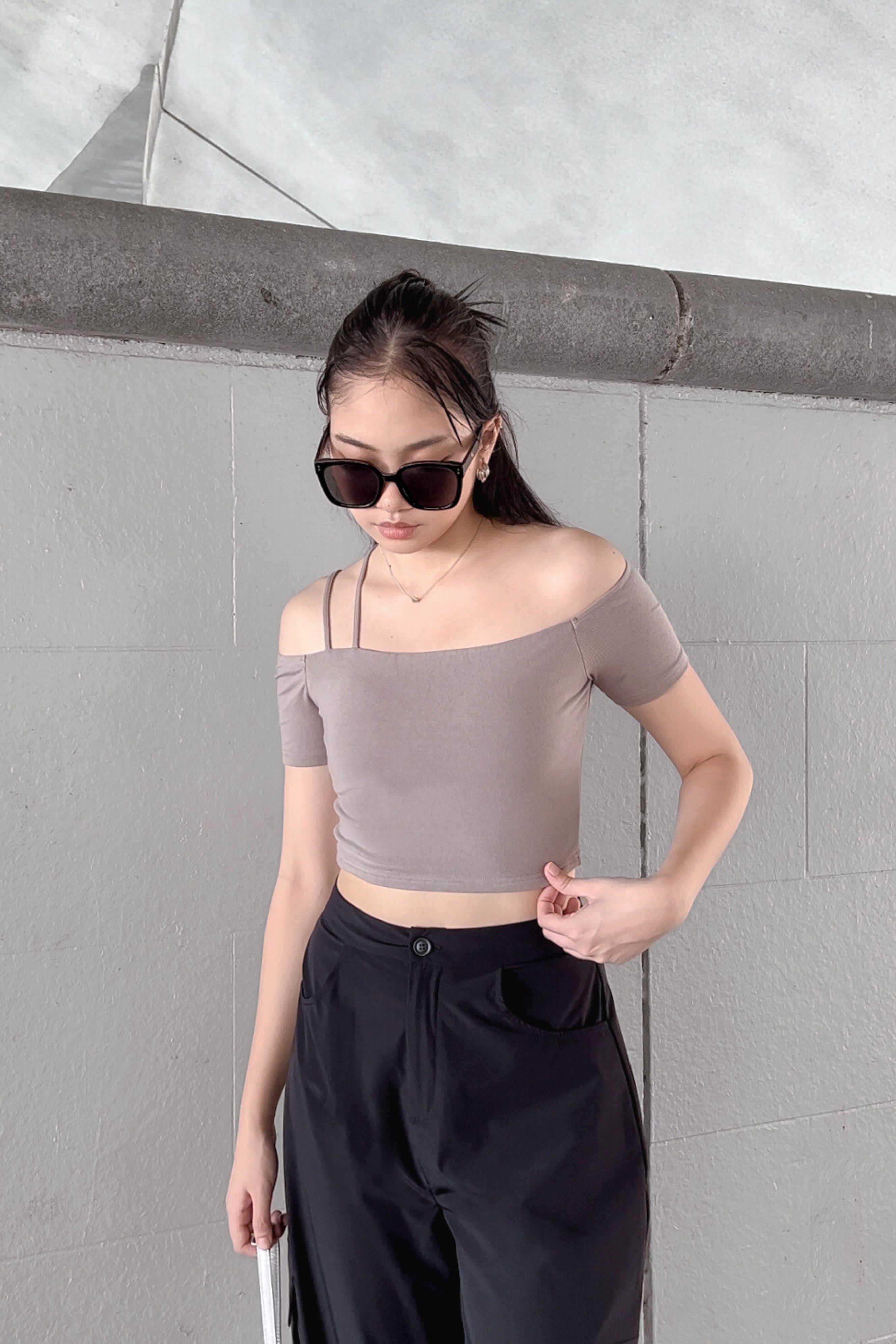 OHTORO Petal Layer Shoulder Top グレー 19.jpg