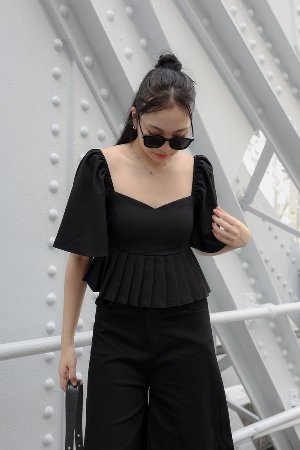 *TPZ* ELISE SWEETHEART PLEATED FLUTTER TOP IN BLACK