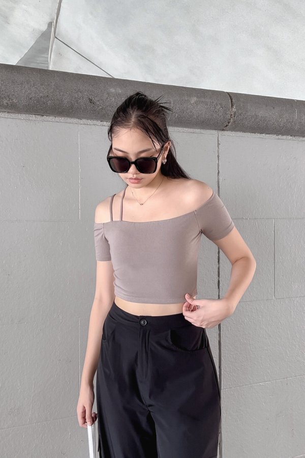 *TPZ* PERFECT OFF SHOULDER PADDED TOP (CROPPED) IN ETOUPE