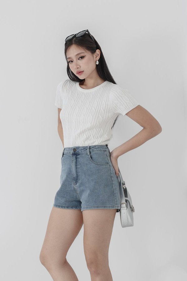 *TPZ* MUST HAVE DENIM SHORTS 6.0 IN LIGHT WASH 