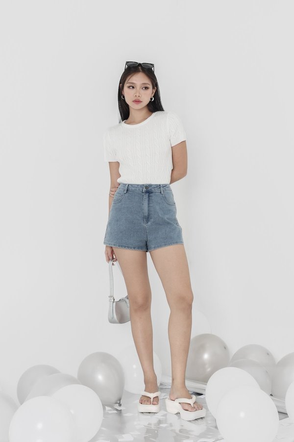 *TPZ* MUST HAVE DENIM SHORTS 6.0 IN LIGHT WASH 