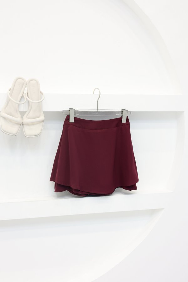 (PREORDER) *TPZ* FAYE SIDE TIERED SKORTS IN DEEP BURGUNDY