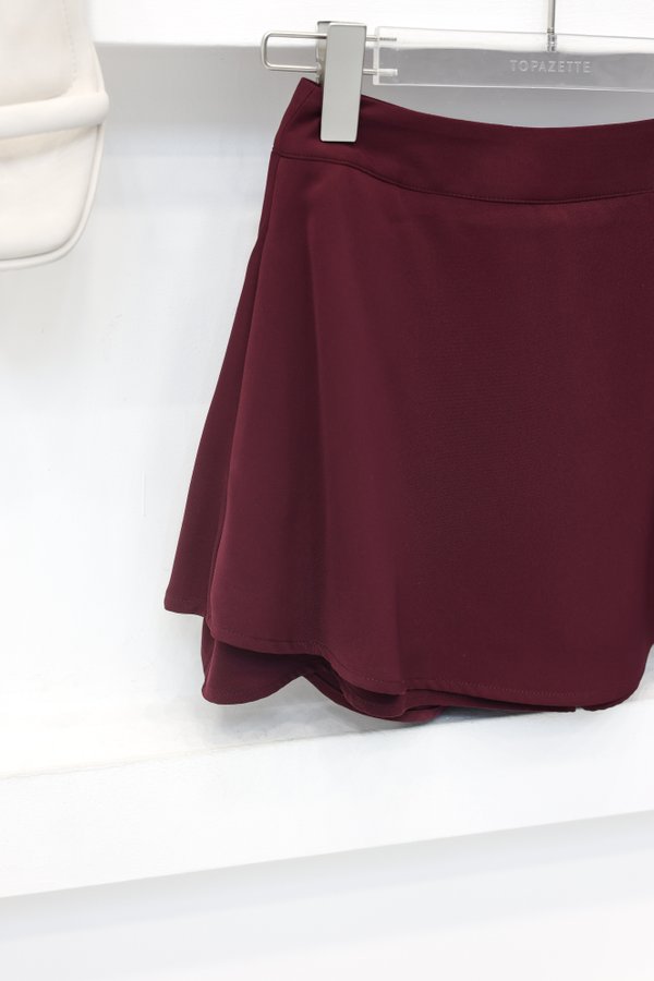 (PREORDER) *TPZ* FAYE SIDE TIERED SKORTS IN DEEP BURGUNDY