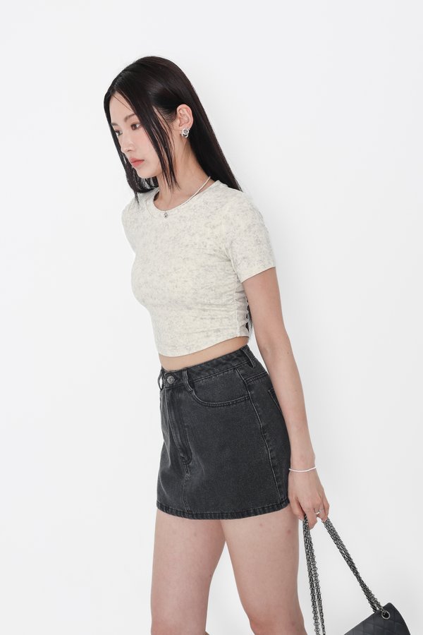 *TPZ* PERFECT RUCHED SHORT SLEEVES TOP IN IVORY ACID WASH