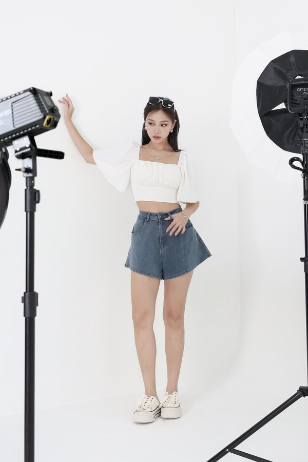 *TPZ* GOLDEN DAYS DENIM SHORTS 3.0 IN MID WASH