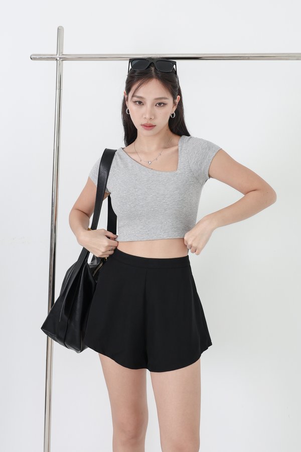 *TPZ* GOLDEN DAYS SLANT HEM SHORTS 5.0 IN BLACK (81)