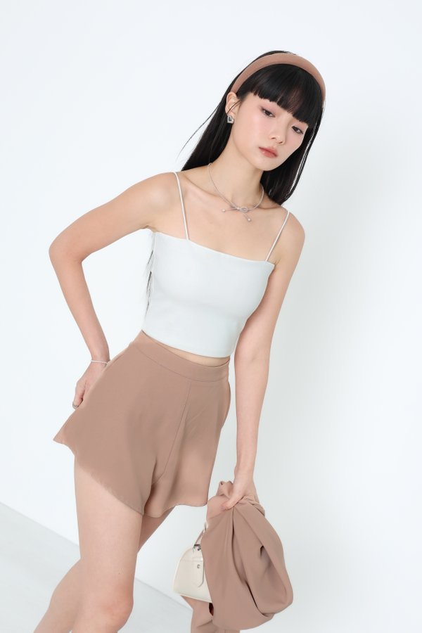 *TPZ* GOLDEN DAYS SLANT HEM SHORTS 5.0 IN MILK TEA (196)