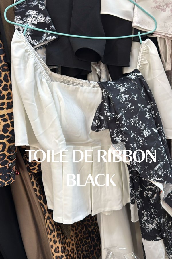 (PREORDER) *TPZ* ZELDA FLUTTER SLEEVES FLOWY PLEATS TOP IN TOILE DE RIBBON BLACK
