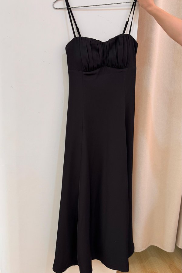 (PREORDER) *TPZ* ALLURE FLOWY MAXI DRESS IN BLACK