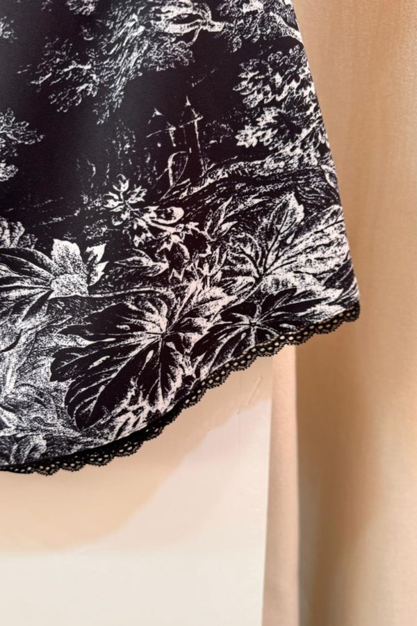 (PREORDER) *TPZ* BAMBI LACE TRIM SKORTS IN SIGNATURE BLACK TOILE
