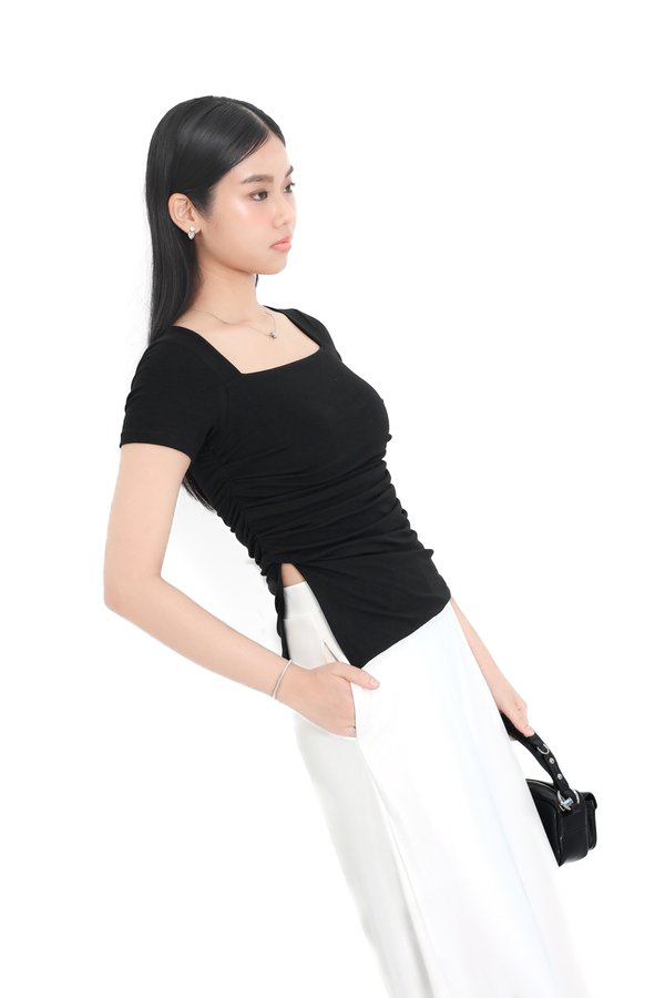 *TPZ* PERFECT BASIC RUCHED SLIT TOP WITH SLEEVES IN BLACK