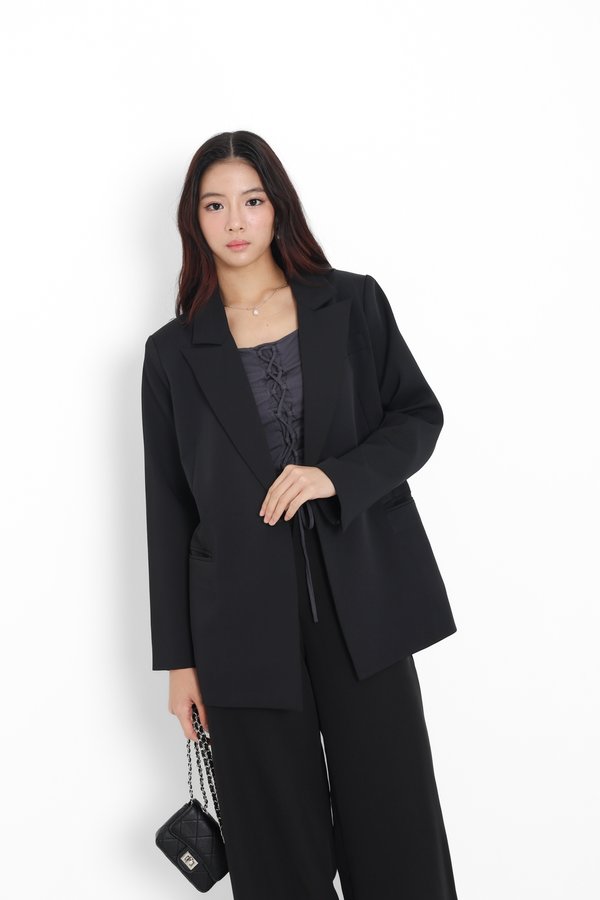 *TPZ* GIRL BOSS PADDED BLAZER IN BLACK