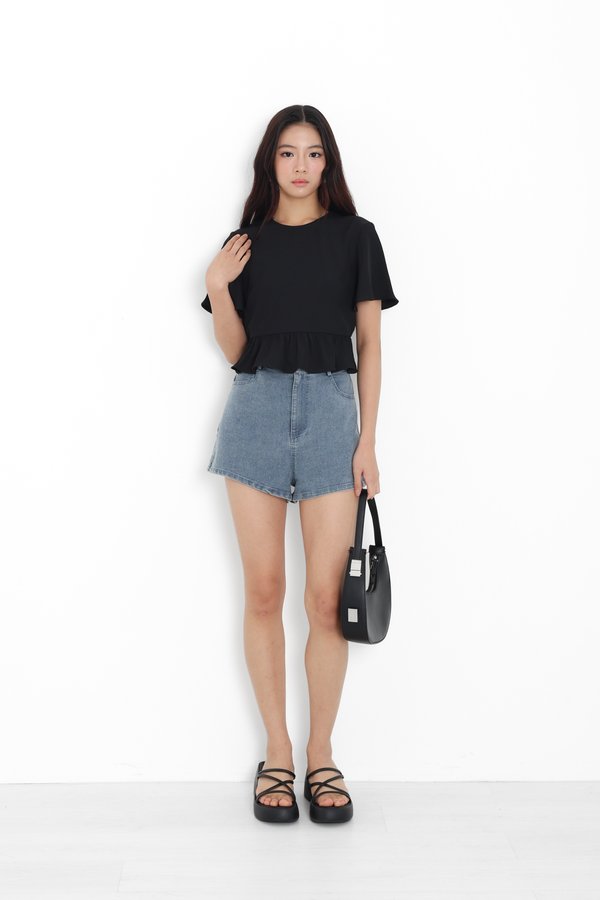 *TPZ* MUST HAVE DENIM SHORTS 8.0 IN LIGHT WASH