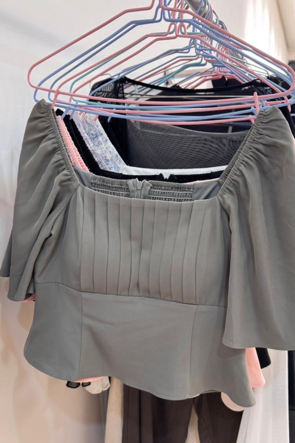 (PO ETA: END JULY) *TPZ* AURA FLUTTER TOP 2.0 IN ELEPHANT GREY