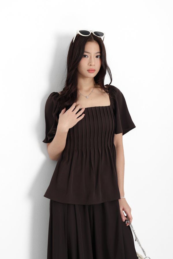 *TPZ* HESTER FLUTTER SLEEVES TOP IN FRIGGIN BROWN