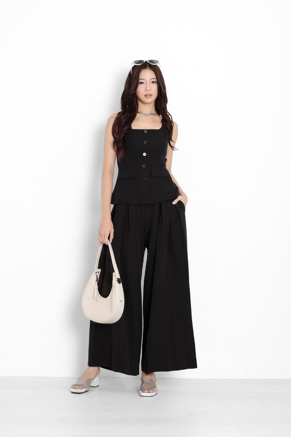 *TPZ* CARA CARGO TOP IN BLACK