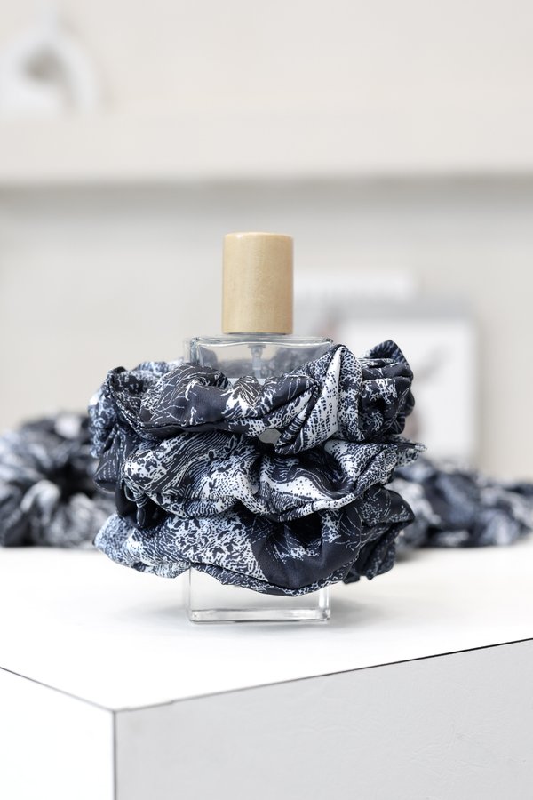 *TPZ LUXURY LOUNGE* SIGNATURE TPZ TOILE DE SECRET DEEP NAVY SCRUNCHIE (PACK OF 3)