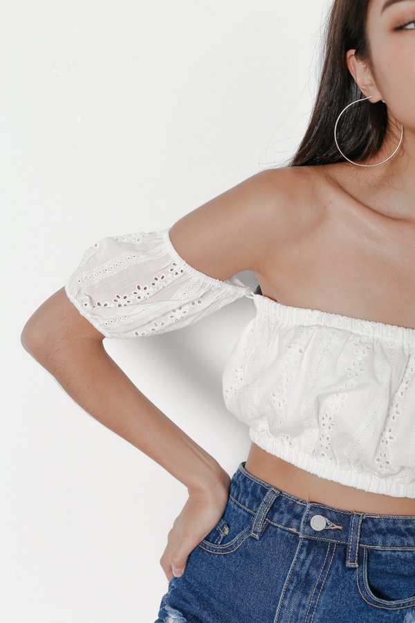 *TPZ* TWO IS BETTER THAN ONE EYELET TOP IN WHITE