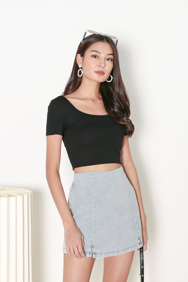 *TPZ* BAE SCOOP BACK TOP IN BLACK