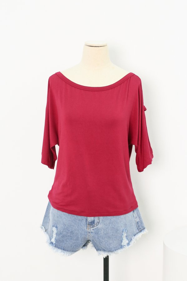 BRENNA SLOUCH TOP IN WINE 