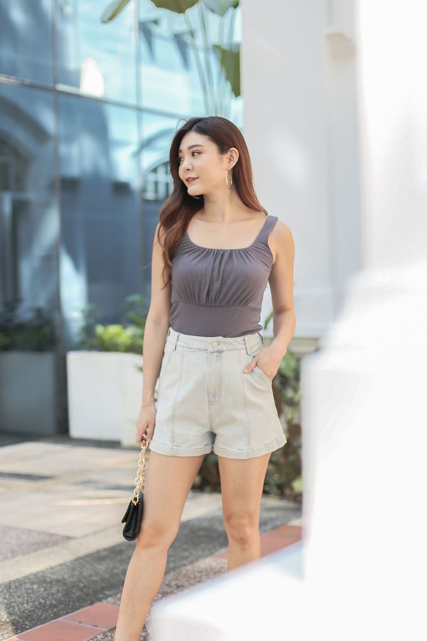 *TPZ* CLASSIC PANEL DENIM SHORTS IN FADED LIGHT WASH