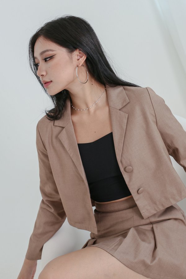 *TPZ* ON POINT CROPPED BLAZER IN TOFFEE